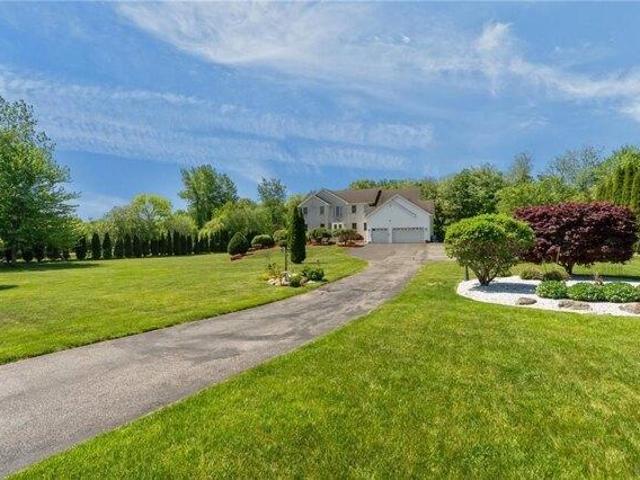 House for sale in Lincoln, Rhode Island