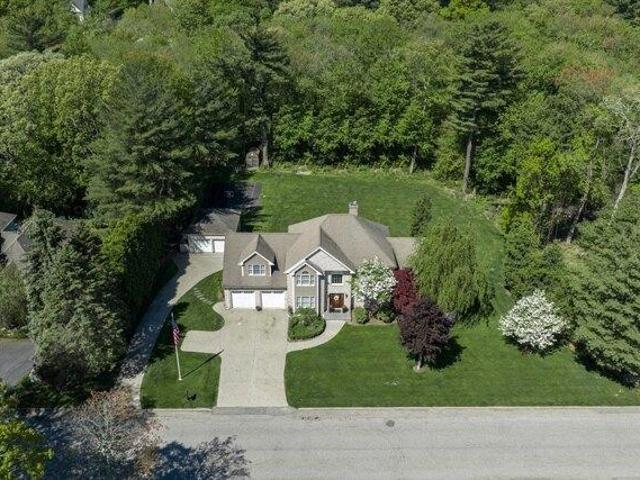 House for sale in Lincoln, Rhode Island