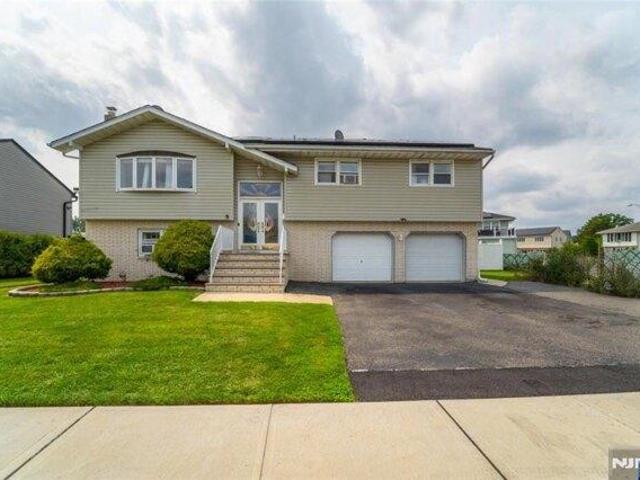 House for sale in Little Ferry, New Jersey