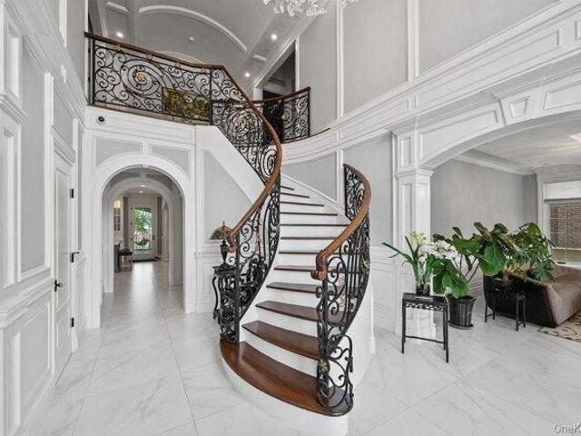 House for sale in Queens, Arverne
