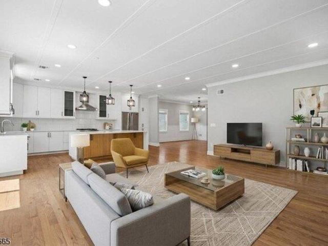 House for sale in Northfield, Livingston