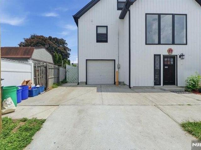 House for sale in Lyndhurst, New Jersey