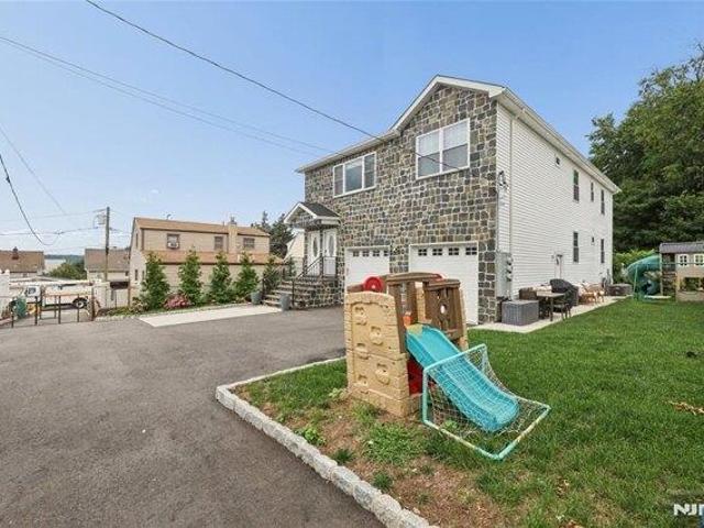 House for sale in Lyndhurst, New Jersey