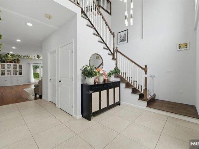 House for sale in Lyndhurst, New Jersey