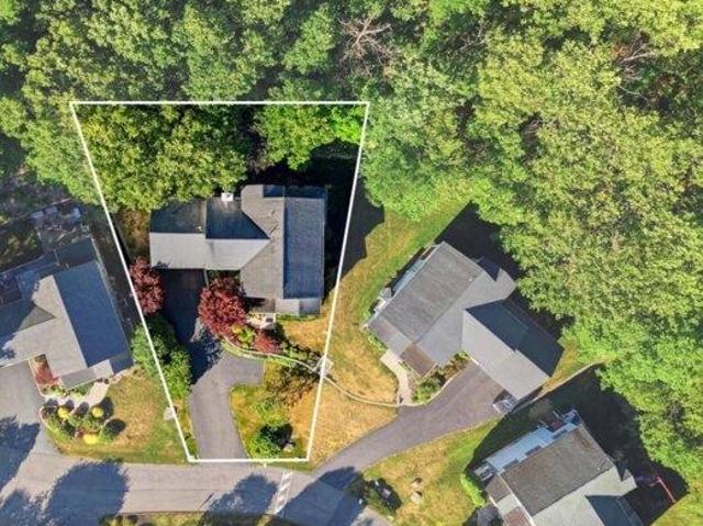 House for sale in Baldwin Place, New York