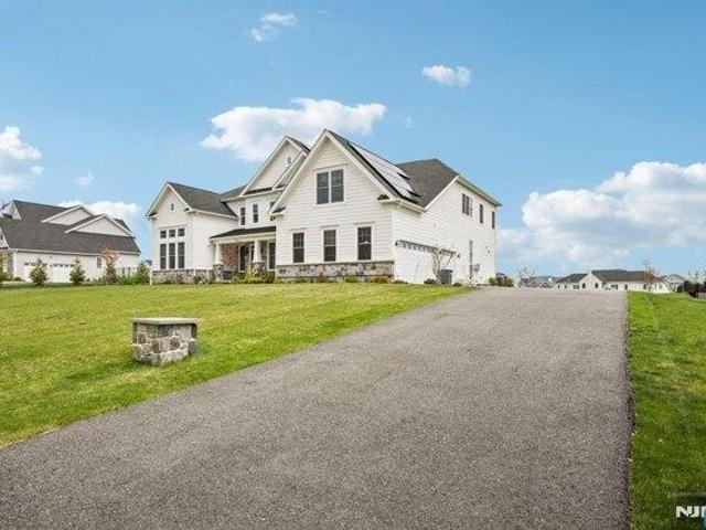House for sale in Mahwah, New Jersey