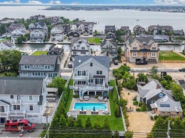 House for sale in Mantoloking, New Jersey