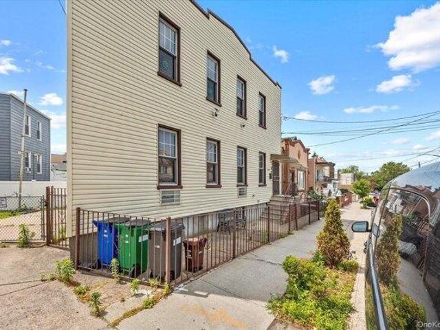 House for sale in Queens, Arverne