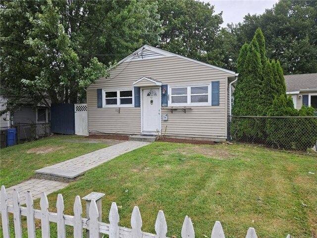 House for sale in Middletown, Newport County