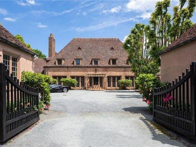 House for sale in Middletown, Newport County