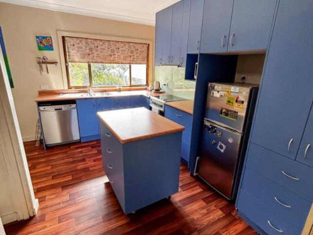 House for sale in Victoria