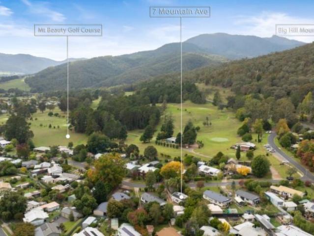 House for sale in Victoria