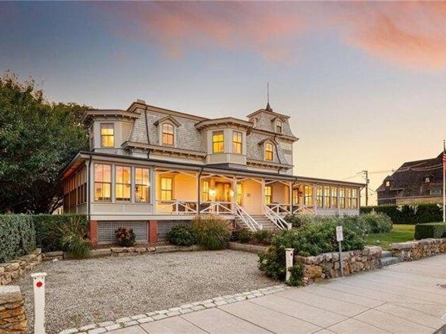 House for sale in Earlscourt Historic District, Narragansett