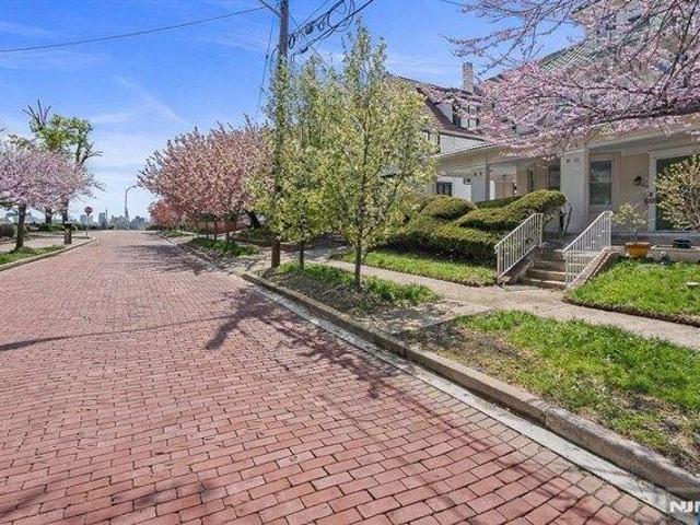 House for sale in Hudson, New Jersey