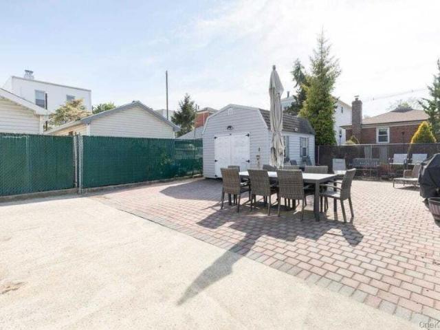House for sale in Queens, Arverne