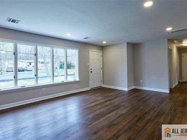 House for sale in Cliffwood, New Jersey