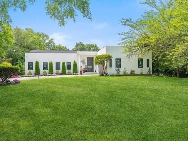 House for sale in Old Westbury
