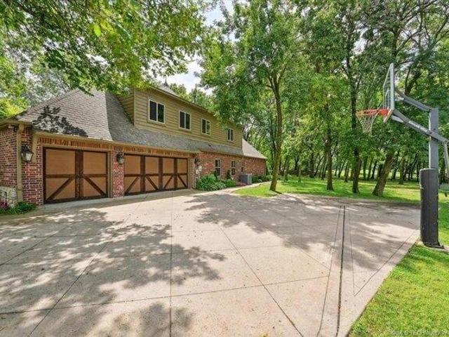 House for sale in Owasso, Rogers County