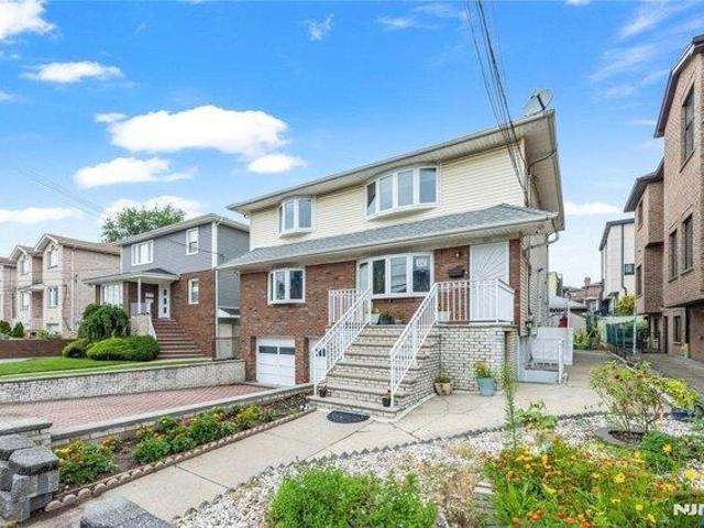 House for sale in Palisades Park, New Jersey