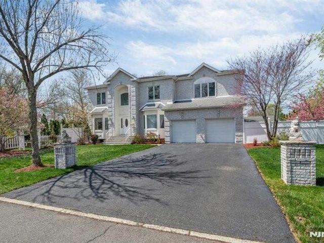 House for sale in Paramus, New Jersey
