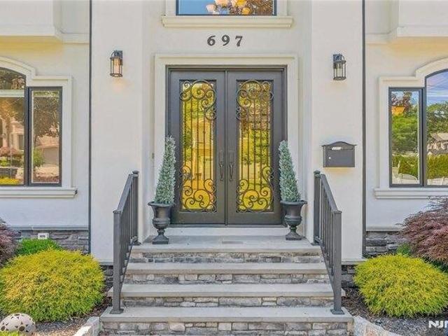 House for sale in Paramus, New Jersey