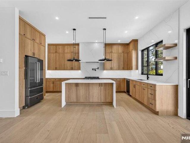 House for sale in Paramus, New Jersey