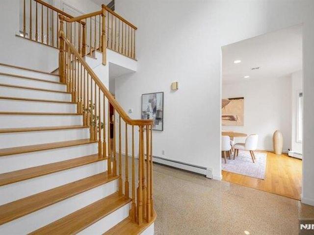 House for sale in Paramus, New Jersey