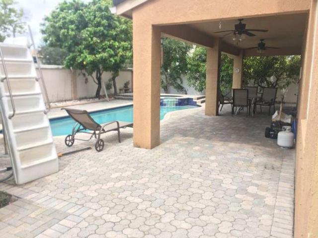 House for sale in Pembroke Pines, Florida