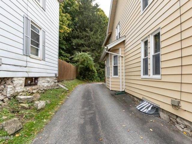 House for sale in Pontoosuc, Pittsfield