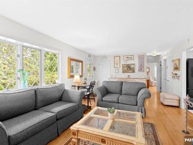 House for sale in Pompton Junction, Pompton Lakes
