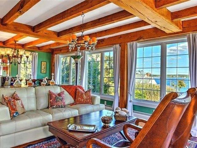 House for sale in Portsmouth, Rhode Island