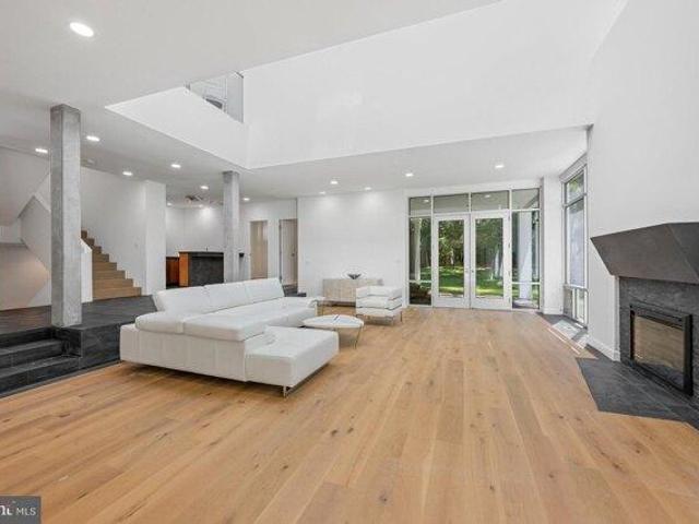 House for sale in Potomac