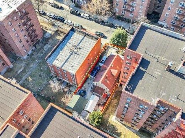 House for sale in Rego Park House for sale in Rego Park