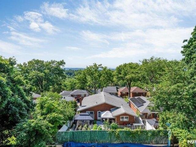 House for sale in Ridgefield, New Jersey