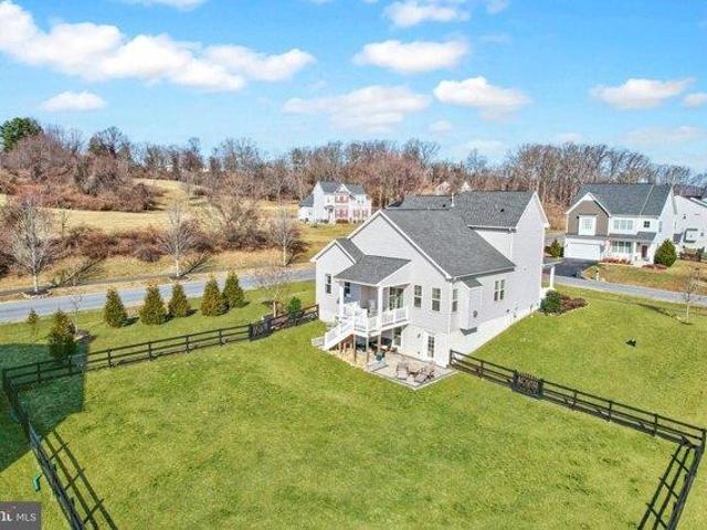House for sale in Round Hill