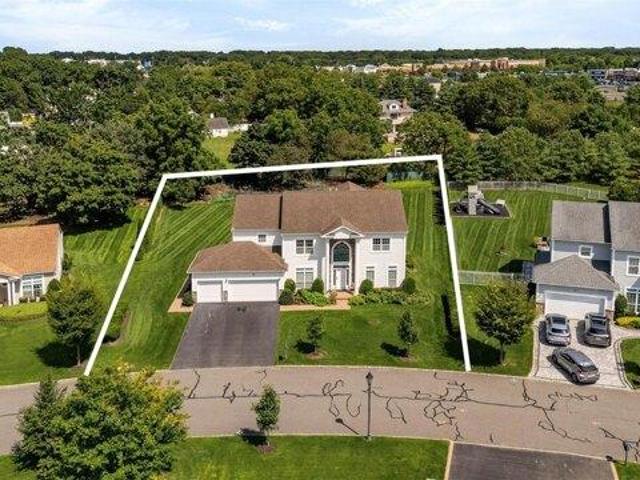 House for sale in Smithtown, New York