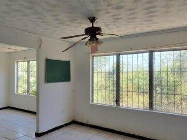 House for sale in Saint Thomas, Missouri