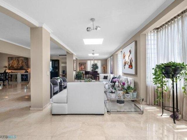 House for sale in San Juan
