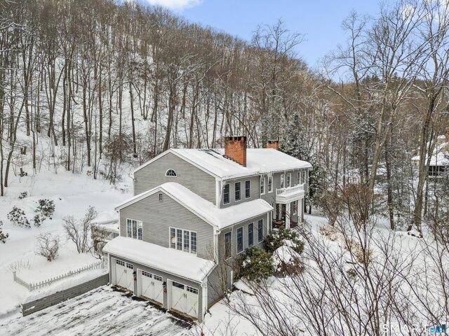 House for sale in Simsbury, Connecticut
