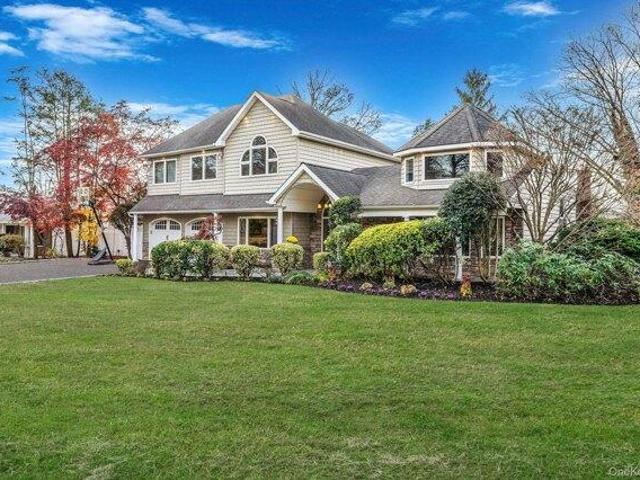 House for sale in Smithtown, New York