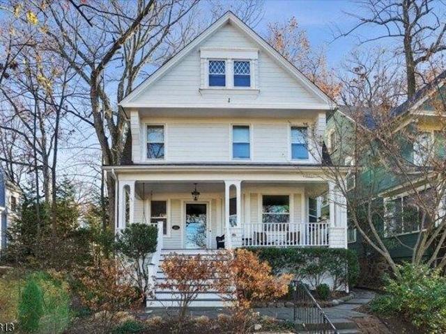 House for sale in Summit