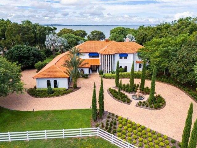 House for sale in Tavares, Florida