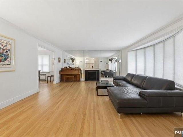 House for sale in Teaneck, New Jersey