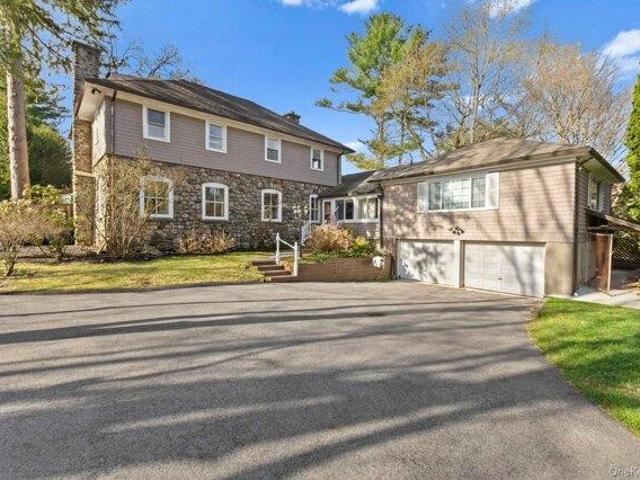 House for sale in Thornwood, New York