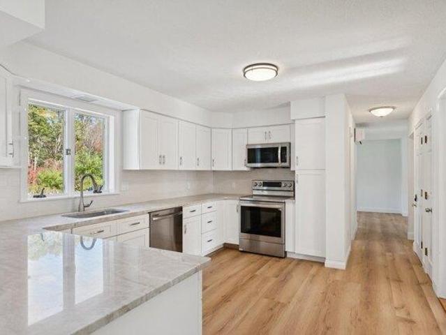 House for sale in Topsham, Sagadahoc County