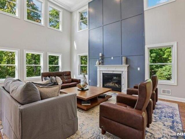 House for sale in Pines Lake, Wayne