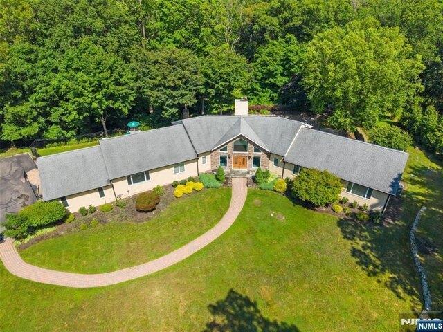 House for sale in Pines Lake, Wayne