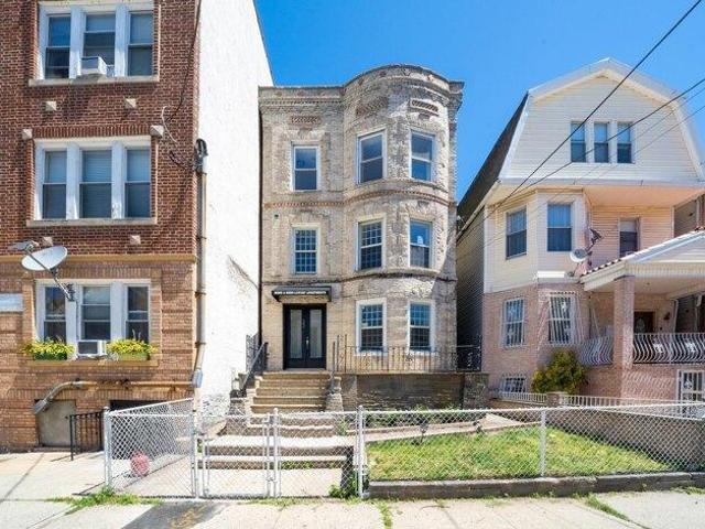 House for sale in Hudson, New Jersey