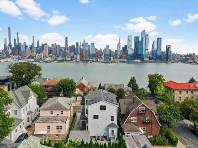 House for sale in Weehawken, Hudson County