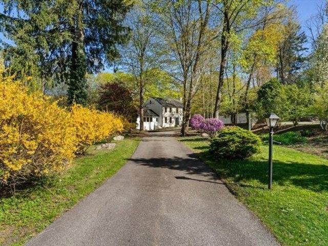 House for sale in Wellesley Hills, Wellesley